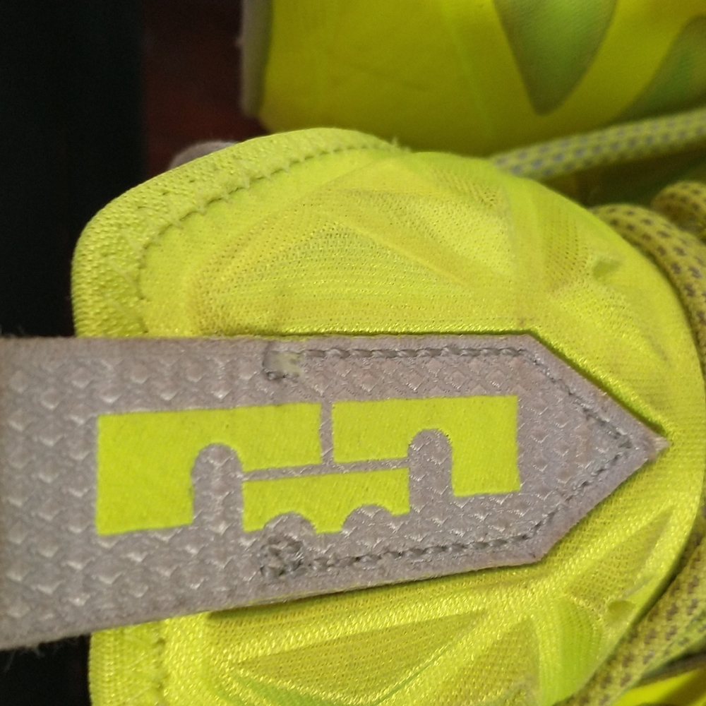 NIKE SNEAKERS! - Picture 9 of 14